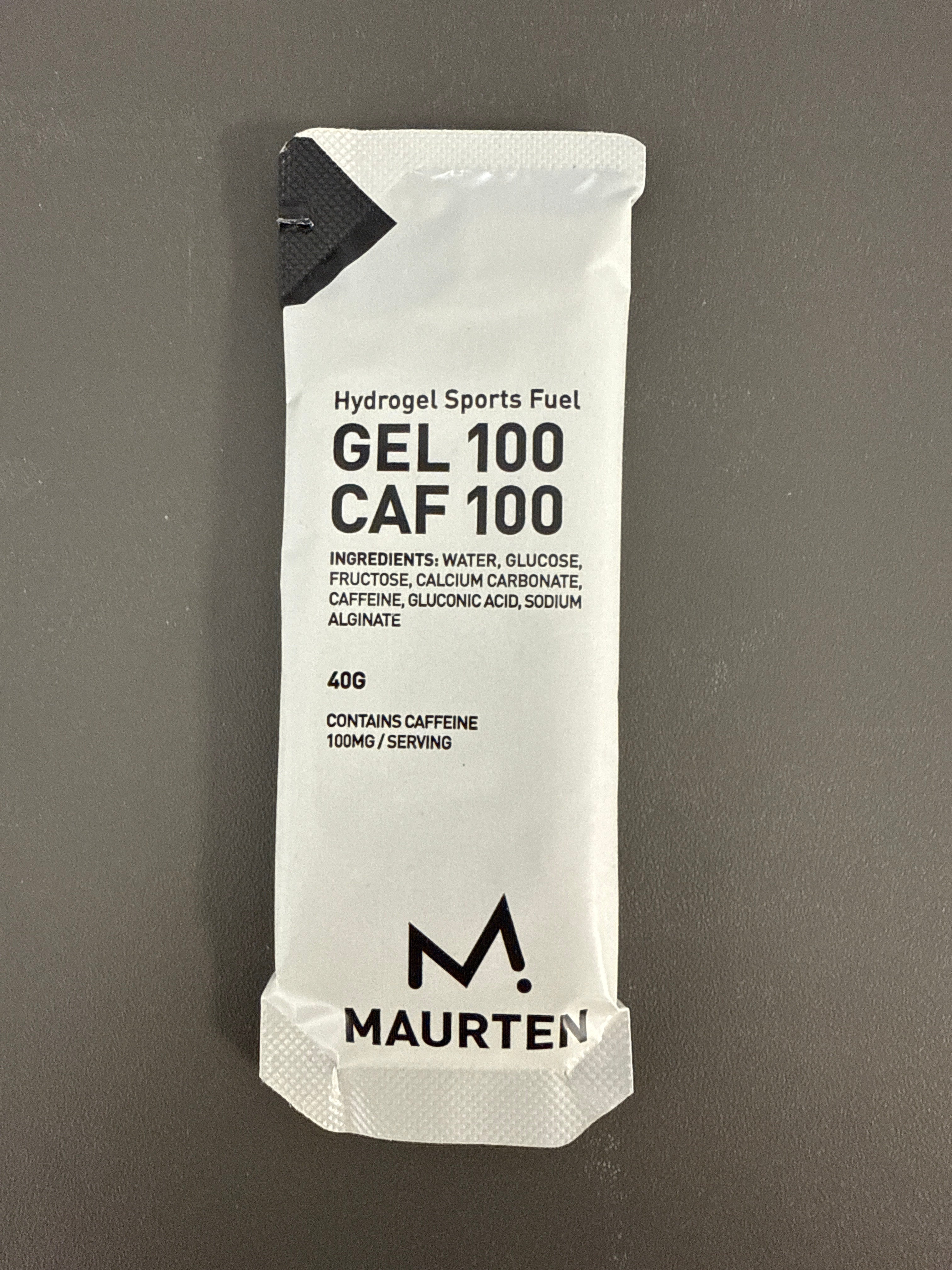 Maurten GEL 100 CAF 100– su kofeinu, energinis gelis ištvermės sportui, bėgikams ir dviratininkam, pakuotėje